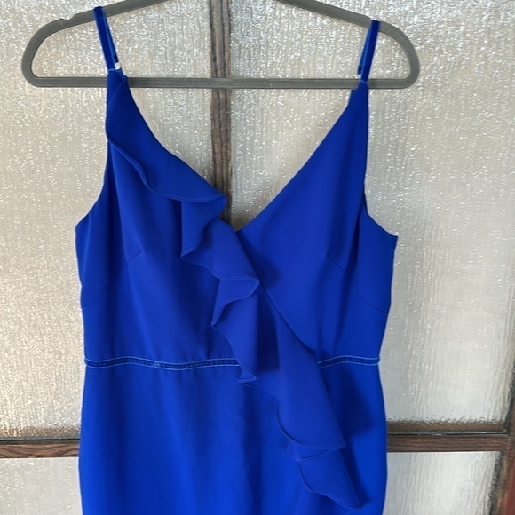 Marchesa Notte
Royal Blue Ruffle Gown size 14 - Picture 8 of 17
